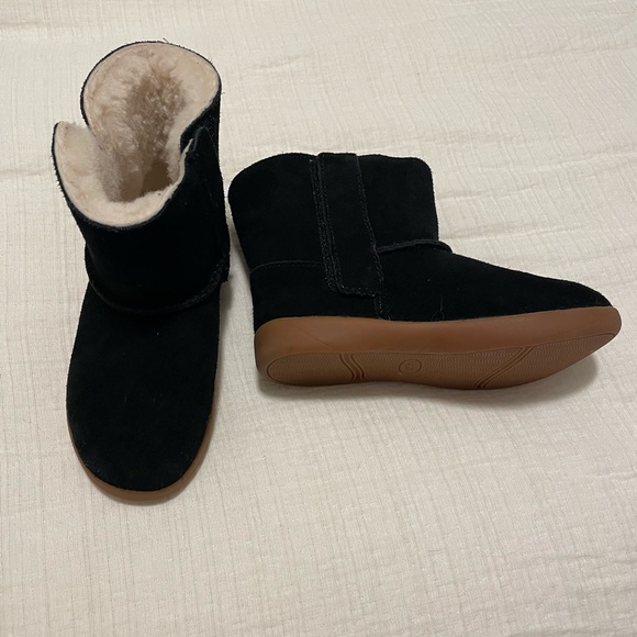 UGG Other - UGG keel and boot toddler